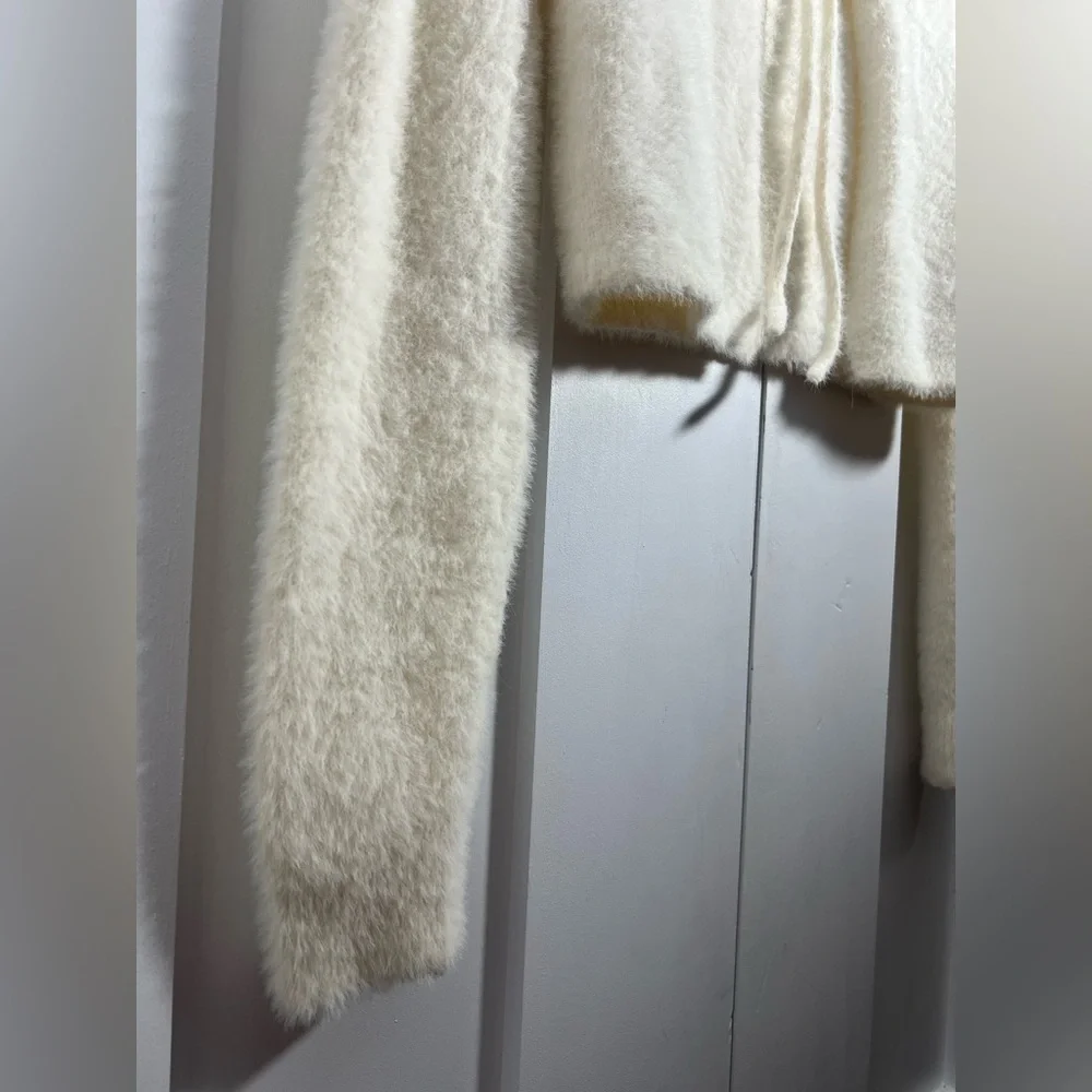Hollister Cream Fuzzy Tie-Front Cropped Cardigan XS - Picture 5 of 6
